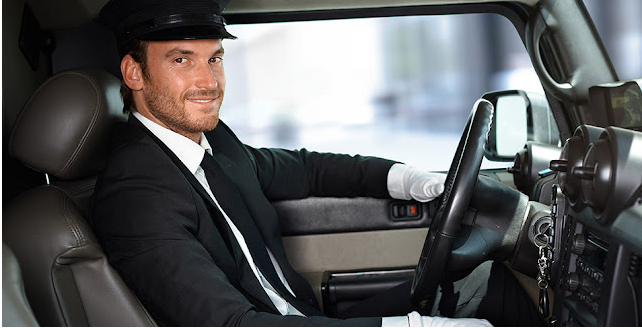 مطلوب سائق وطباخ لعائلة لديه رخصة قيادة اماراتية