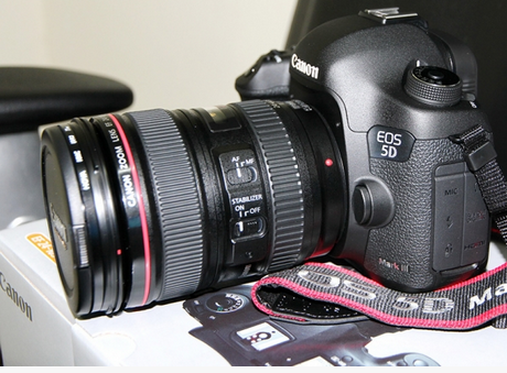 كاميرا كانون EOS 5D Mark III الرقمية مع عدسة كانون 24-105 ملم