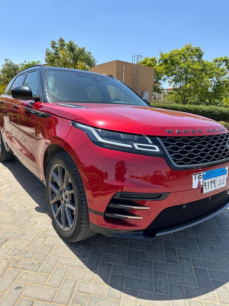سيارة دفع رباعي (SUV) فائقة الفخامة، تتميز بتصميمها العصري الفريد استئجار رنج روفر فيلار