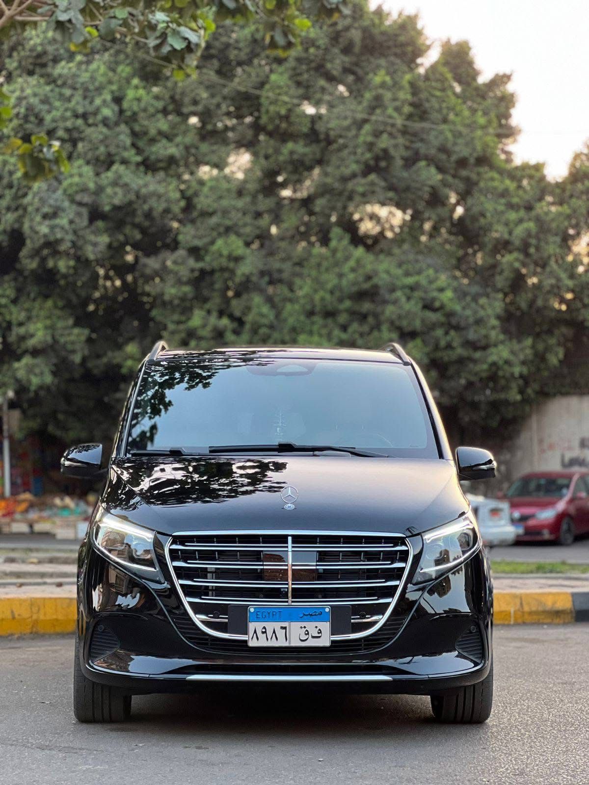 مرسيدس فيانو للإيجار مع سائق | راحة وفخامة في كل رحلة | mercedes v class
