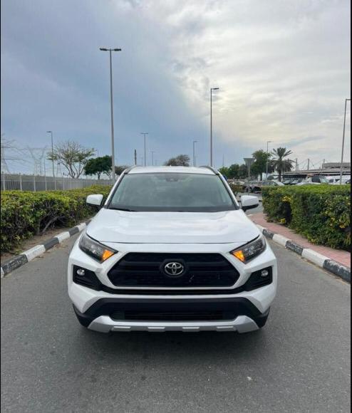 2021 RAV4 Toyota XLE 4CYLINDER