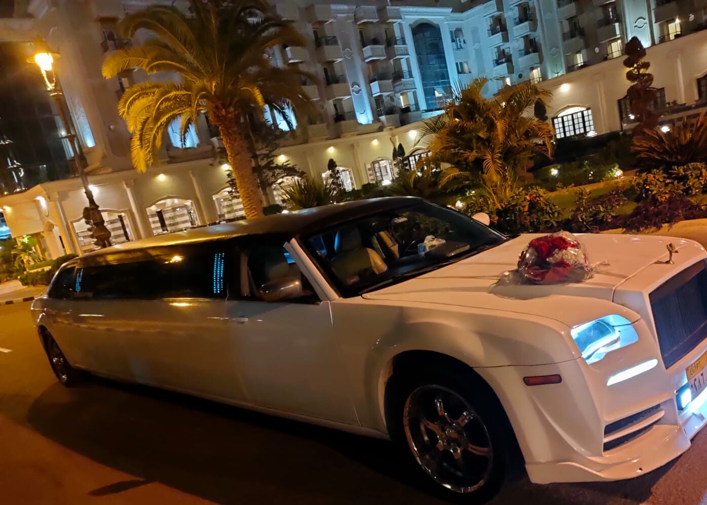 استأجر سيارة رولز رويس ليموزين طويلة من ليموزين القاهرة – فخامة بلا حدود