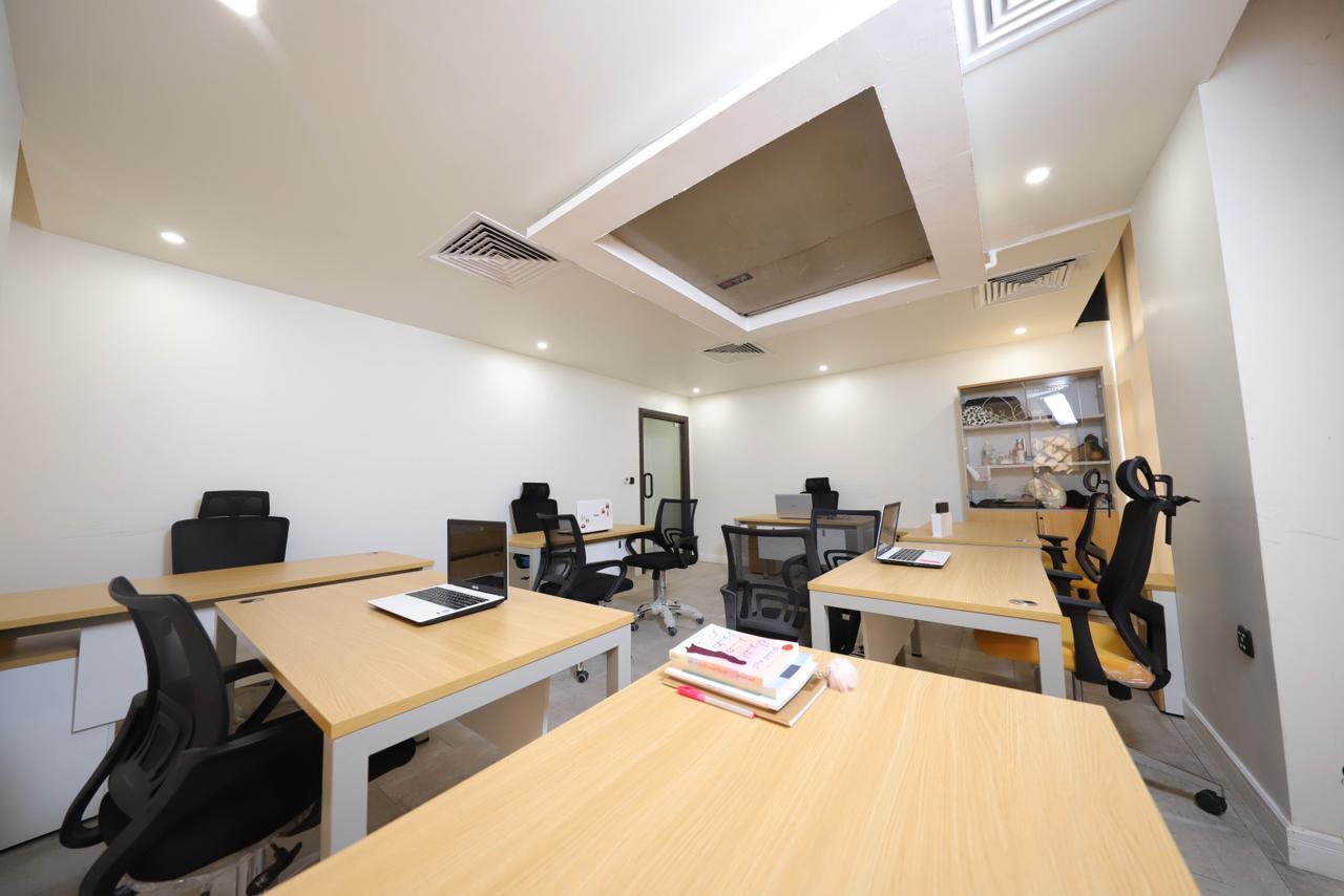 Furnished offices for rentمكاتب مجهزة بخدمات مجانية مميزة 