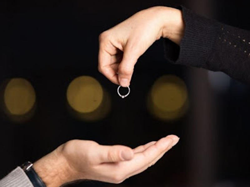 ما هو الخلع في القانون المصري و ما هي خطواته و ما هي طبيعةِ الحكم الذي يصدر لكل من المسلمه و المسيحي