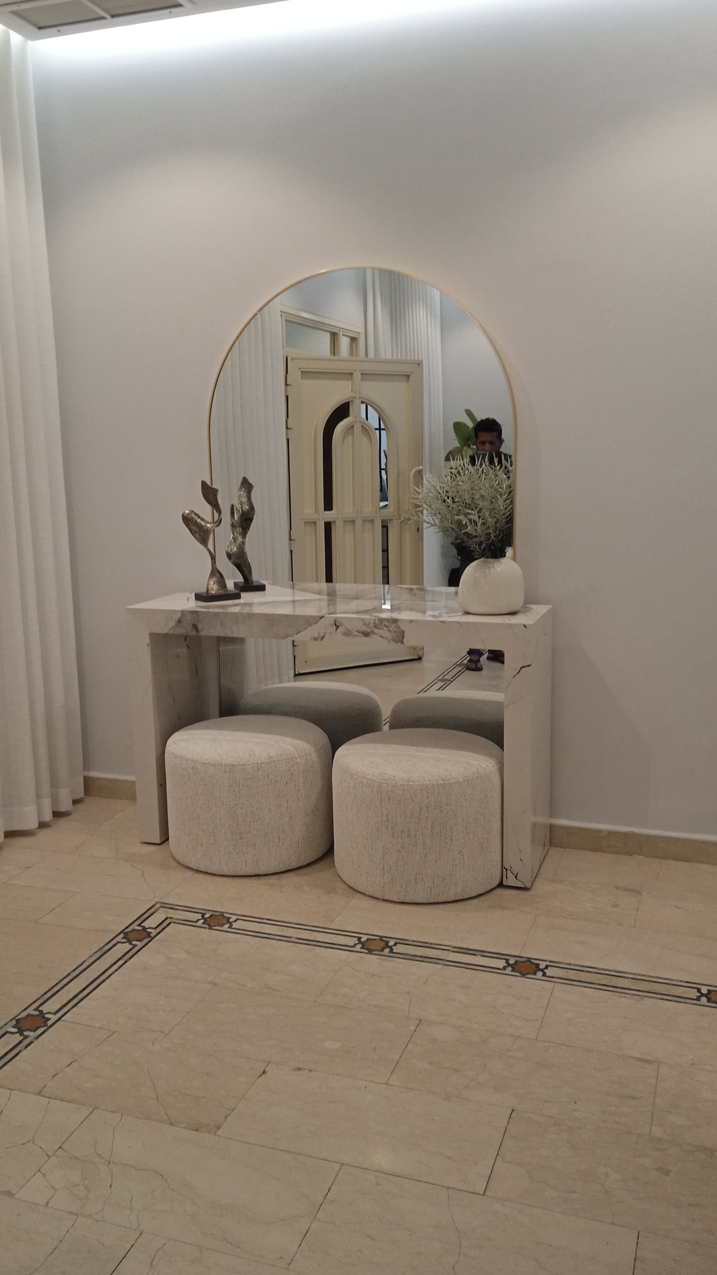 فتى تركيب اثاث ايكيا٦٦٥٣٣٠٧٧ فك نقل تركيب جميع انواع الاثاث بالكويت ونقل عفش