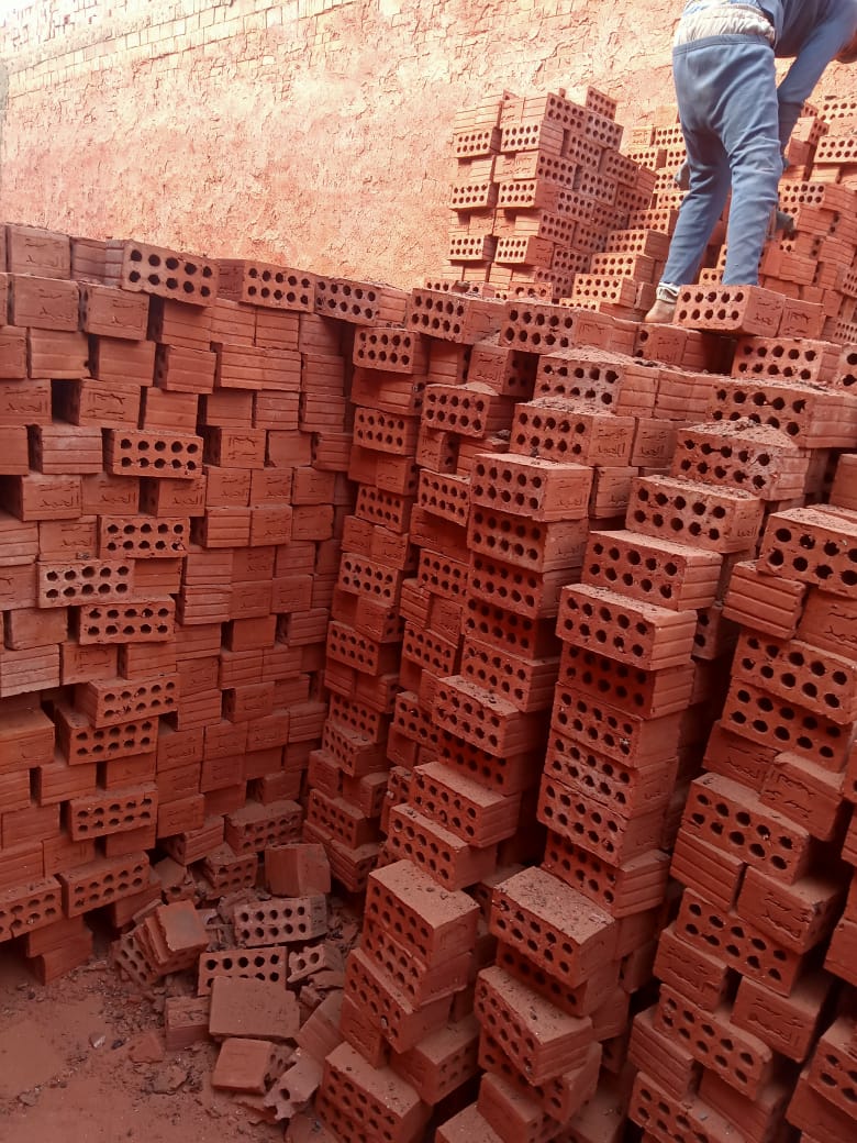 طوب احمر بمواصفات قياسيه يضمنلك امان بيتك من شركه النور