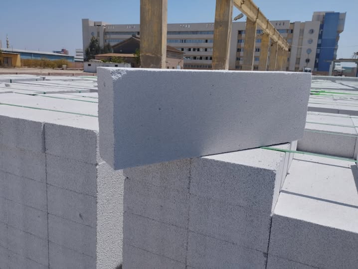 الطوب الأبيض الرغوي الخفيف من شركة النور امان اضافي ليك ولمشروعك   