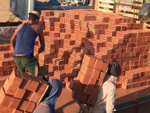 طوب احمر طفلي للبيع من الامل بريك باجود الخامات والطفله المستخدمه