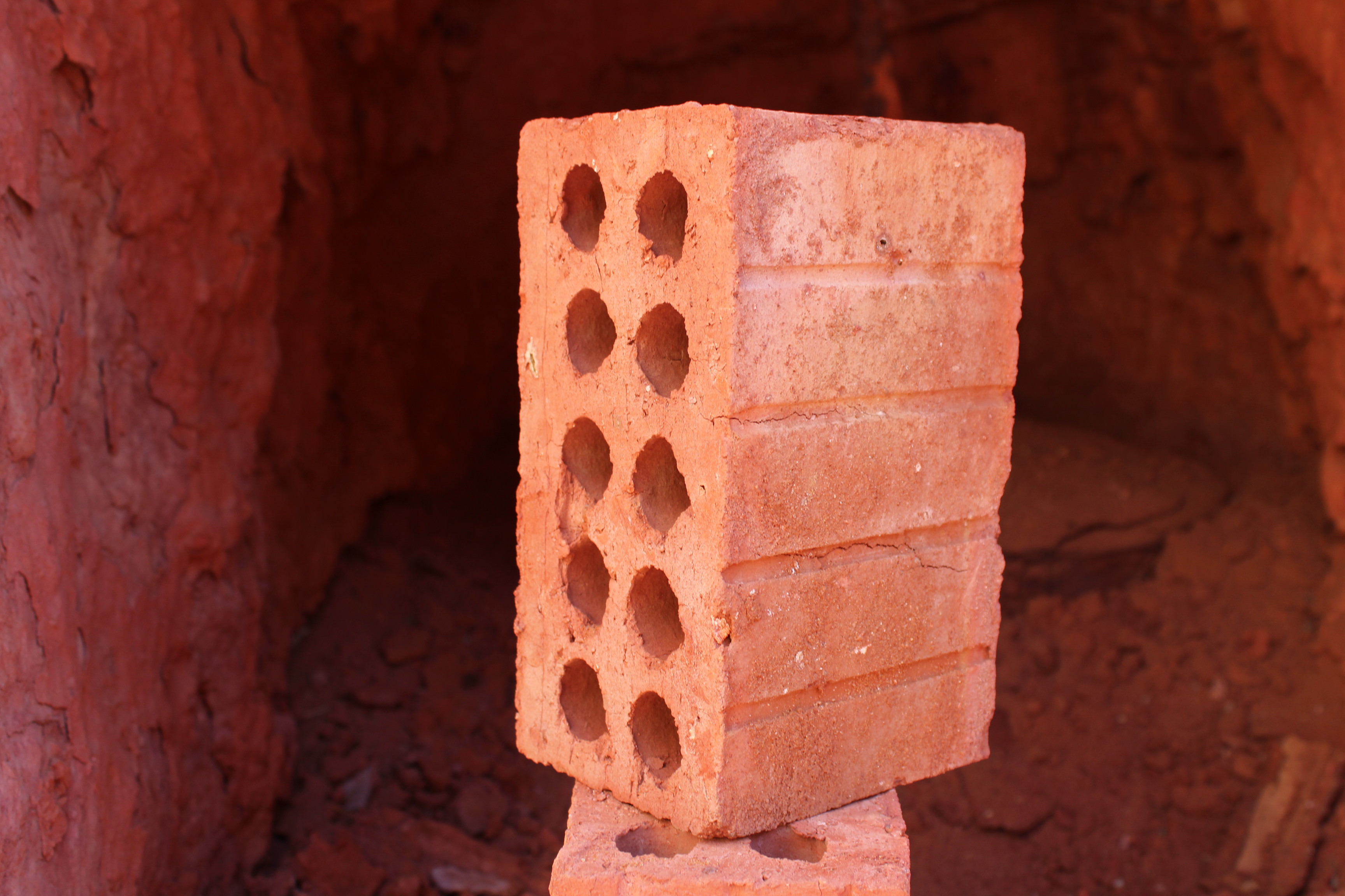 العمار مصر-أساس متين لكل مشروع ناجح- طوبنا الطفلي الأحمر مصنوع من خامات طبيعية .????