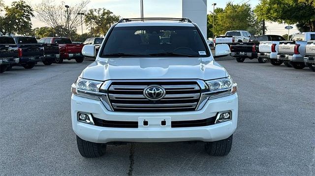 Am selling my 2021 Toyota Landcruiser  at very good price if you are serous contact me 