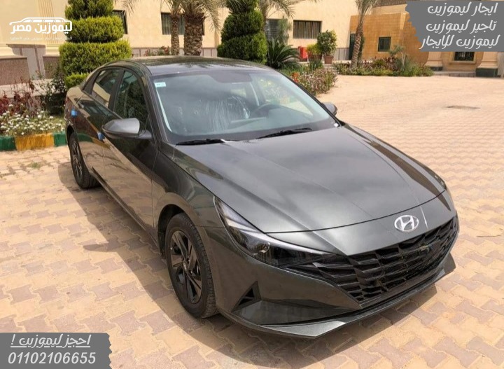 Airport Limousine: Hyundai Elantra for Seamless Transfers.