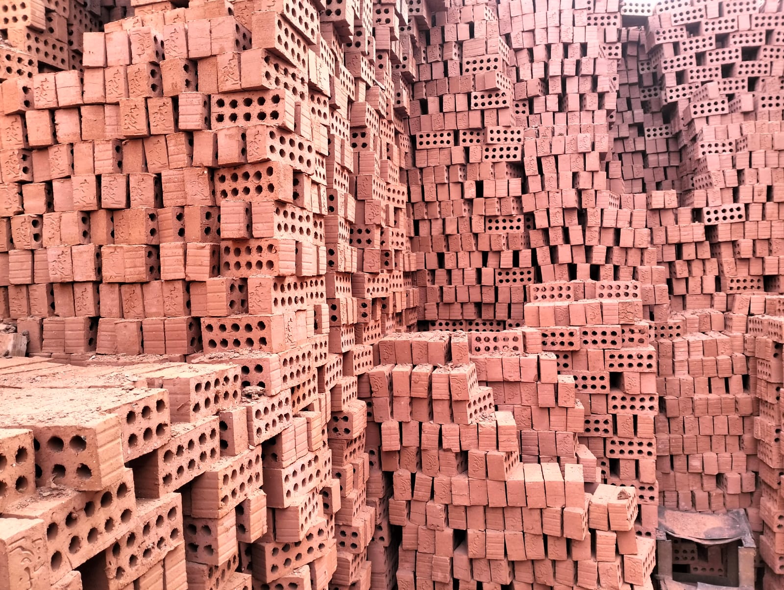 ???? طوب أحمر طفلي من شركة النور… قوة على أصولها ???? مع النور… بيتك على أساس ثابت