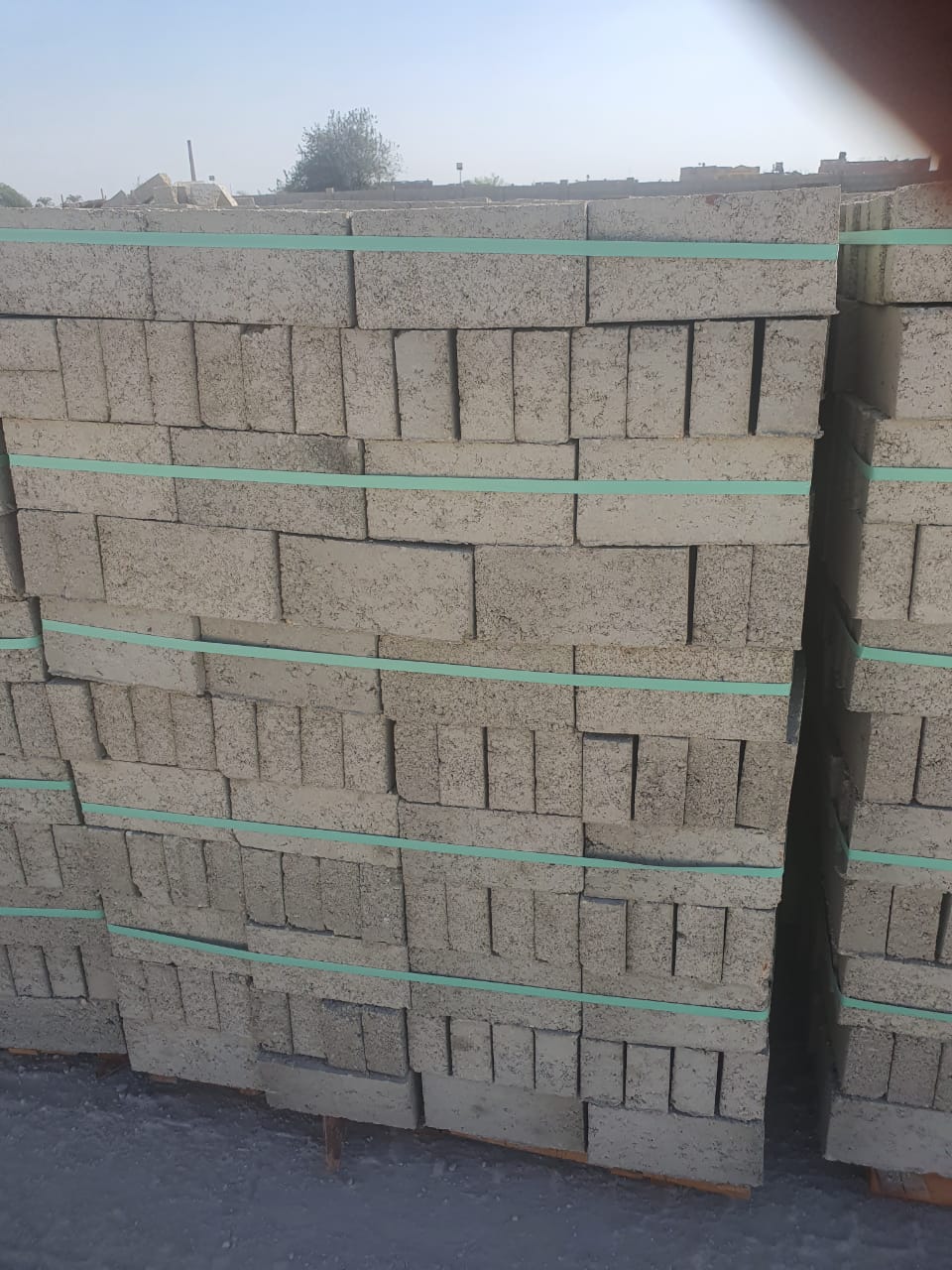 الطوب الأسمنتي… متانة تفرق في البناء  ابني صح من أول طوبة ????  أساس قوي… مبنى يدوم سنين