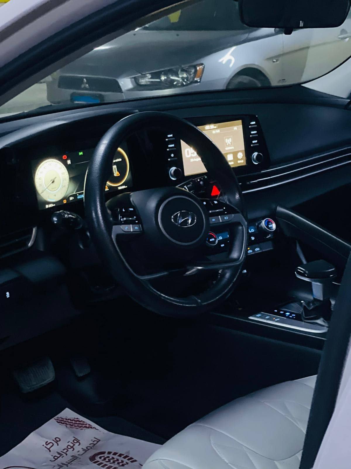 في ليموزين القاهرة (Limousine Cairo)، نحن ندرك تماماً أن المواصلات بالنسبة لرجل الأعمال 