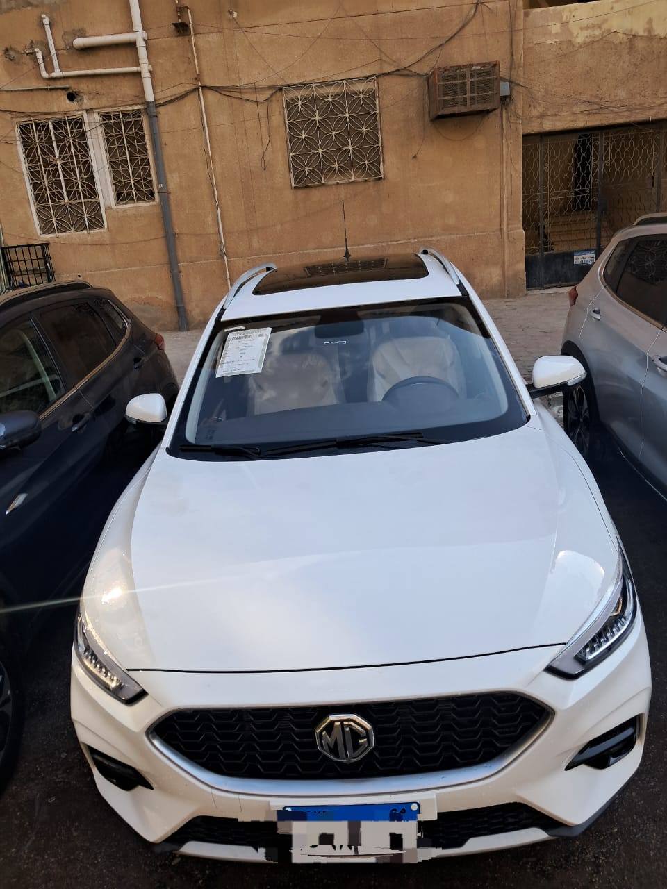 اشكال خدمة تأجير السيارات مع السائق سيارات السيدان تمتاز سيارات السيدان بتصميمها الأنيق والعصري