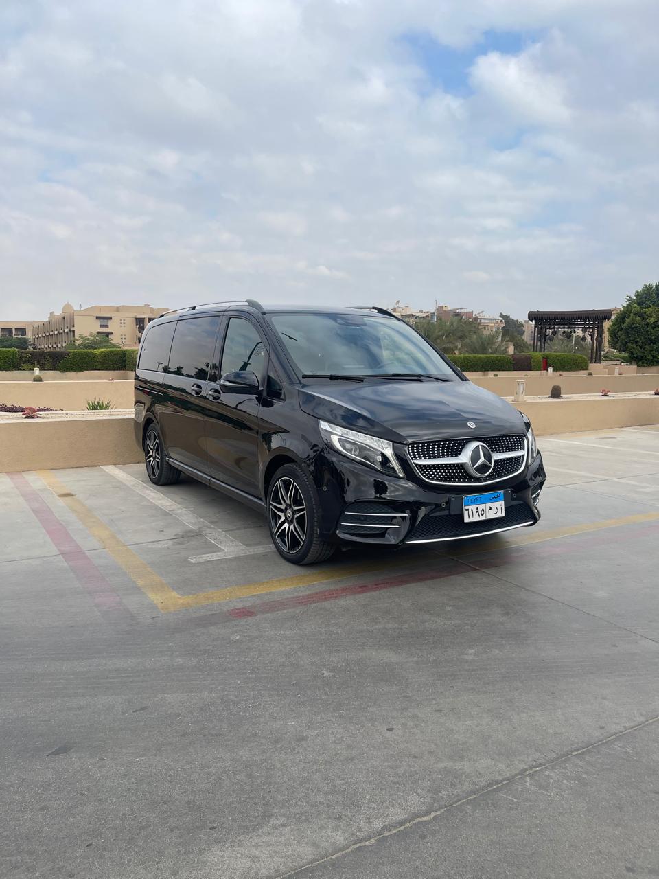 Book Now: Rent a Mercedes V250 with Driver for a Luxury Family Trip to the Giza Pyramids!