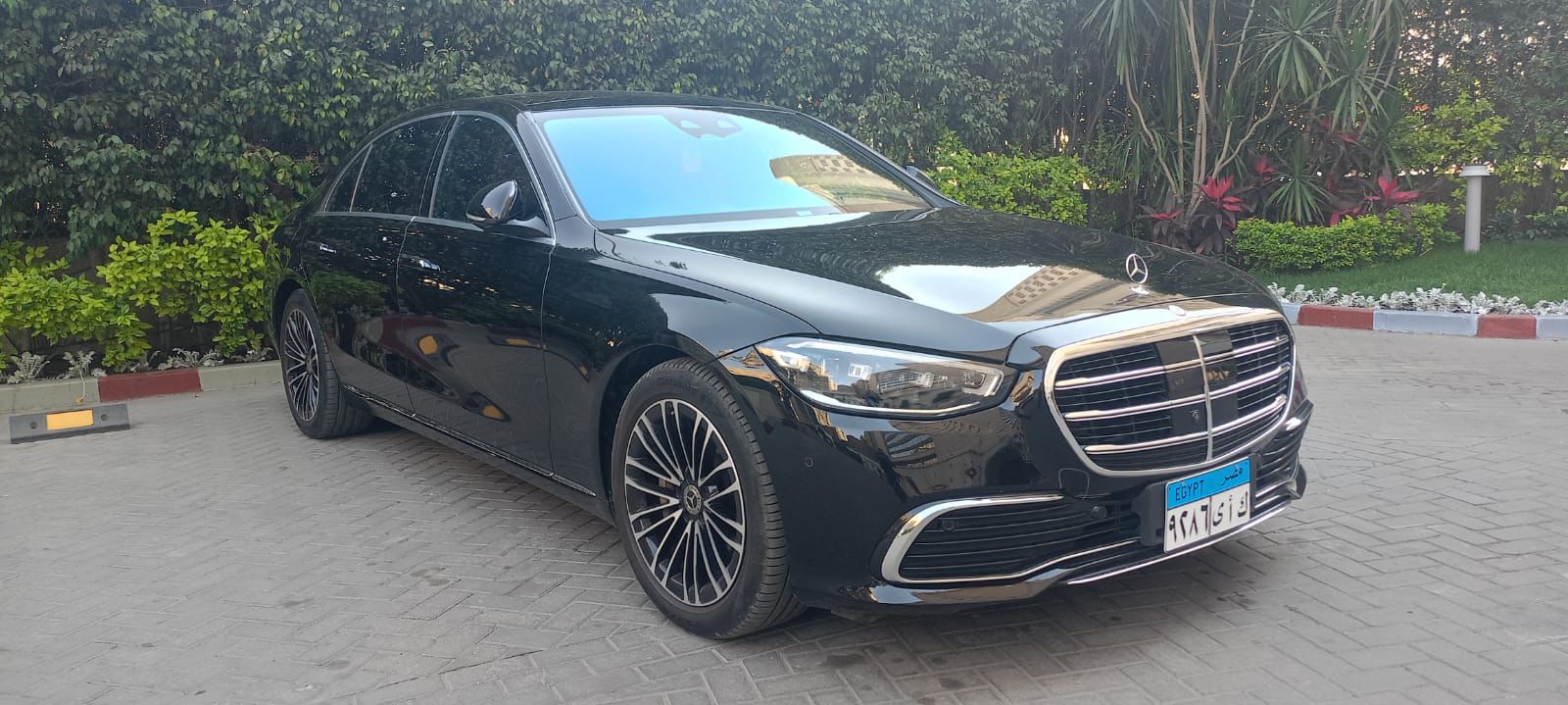 Book Now: Ride in Ultimate Luxury with a Chauffeur-Driven Mercedes S500 to the Giza Pyramids!